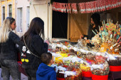 Opasan posebno za decu: Povučen sa tržišta slatkiš, može da dođe do gušenja (FOTO)