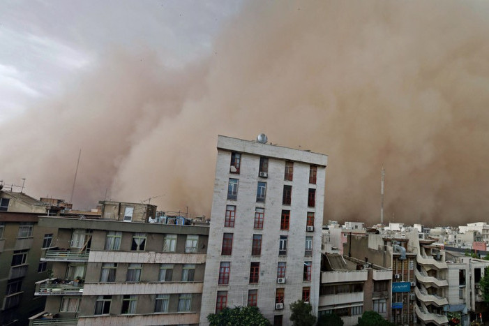 Više od 700 ljudi povređeno u strašnoj peščanoj oluji u Iranu
