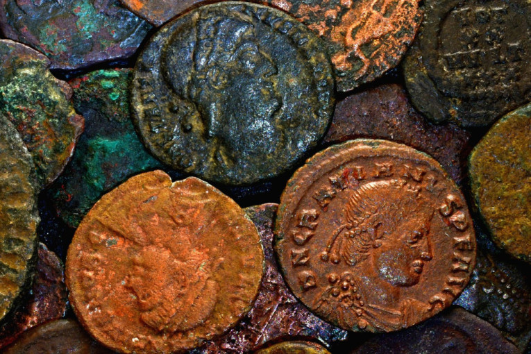 Čudesno otkriće: Dečak (9) slučajno iskopao 1.800 godina star rimski novčić - veruje se da je pripadao plaćeniku!