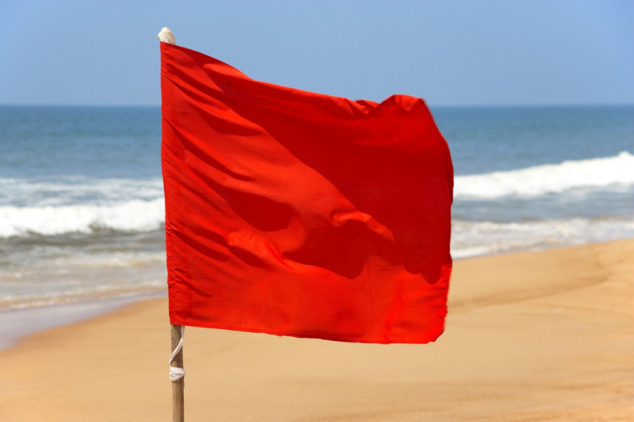 Ulaze u vodu iako je istaknuta crvena zastava: Ovo je kobna greška!