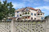 Ovo je najbogatije selo u Srbiji: Svi se takmiče da naprave raskošniju kuću, a imovina je vredna više od milijardu evra! (VIDEO)