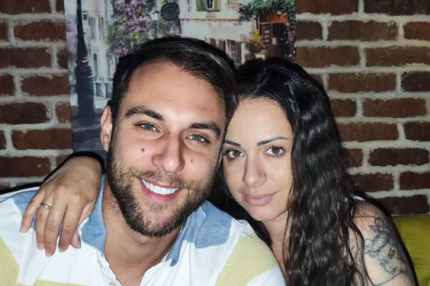 Porodila se naša pevačica: Isplivala prva fotografija mame i bebe iz porodilišta!