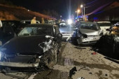 Karambol na Vračaru: Kamion vukao auto, pa oštetio još pet automobila! (FOTO/VIDEO)