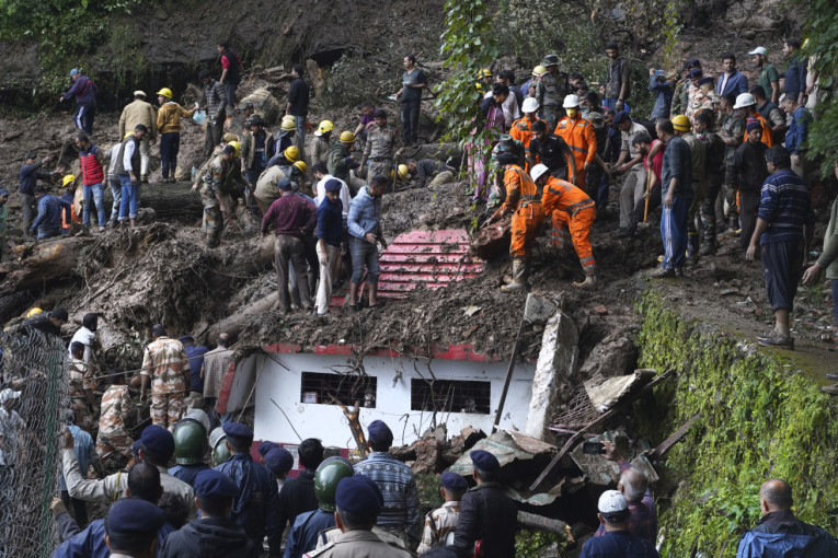 Obilna kiša na indijskim Himalajima izazvala klizišta: Stradalo više od 50 ljudi