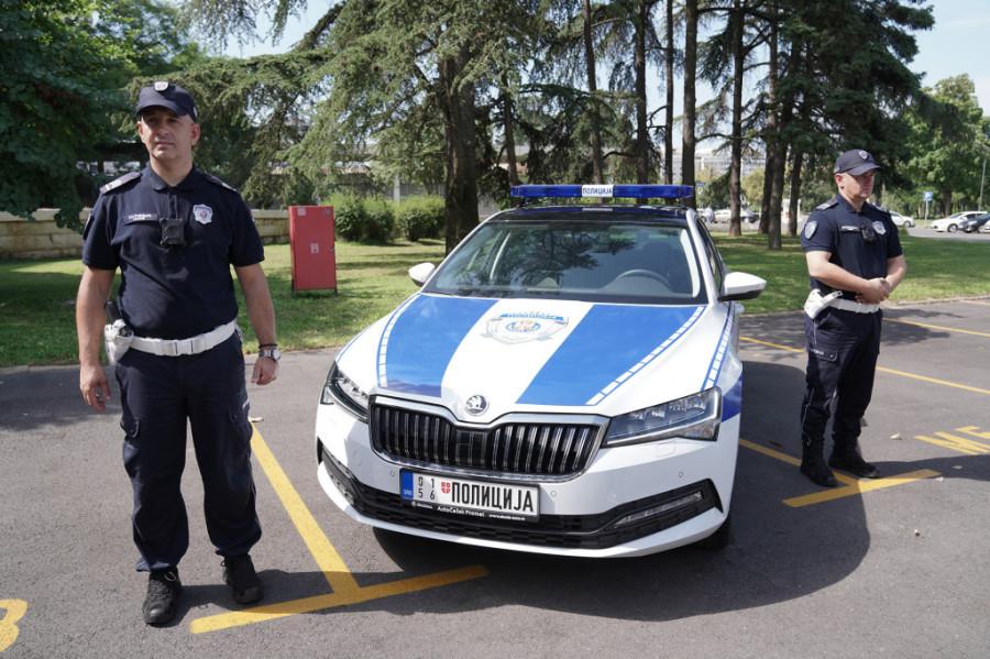 "Od ovog trenutka, gospodine, snimamo intervenciju": Saobraćajci od sutra opremljeni kamerama na uniformama