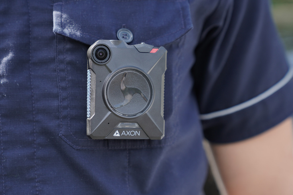 Neće više moći za prekoračenje da se "piše pojas"! Otkrivamo čemu će sve služiti kamere na uniformama saobraćajne policije (FOTO)