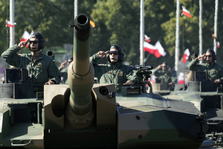 Poljska održala najveću vojnu paradu od vremena hladnog rata (VIDEO)