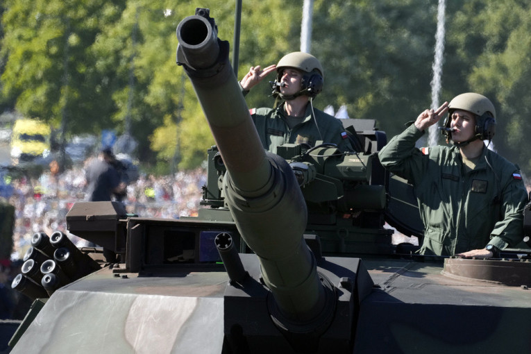 Tenk pregazio dva vojnika u Poljskoj: Jedan poginuo, drugi u kritičnom stanju