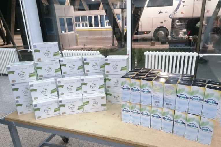Carinici sprečili krijumčarenje skoro 1.000 kutija čaja za mršavljenje: Pokušali da ih prošvercuju iz Turske