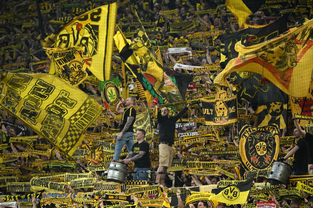 Dortmund, grad koji živi za fudbal! Armija navijača pokupovala godišnje karte, grmeće Žuti zid!