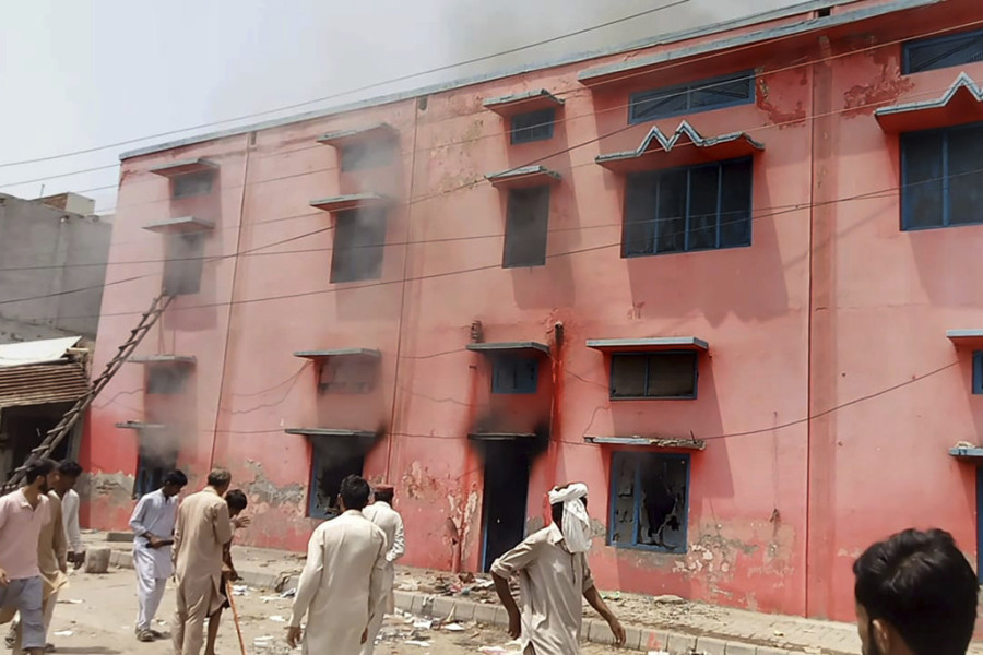 Spalili kuće i crkve: Pakistanski muslimani napali hrišćane pošto su dvojica optužena za bogohuljenje (FOTO)