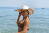 Aleksandra Mladenović otišla na luksuzan odmor: Oglasila se iz skupocenog rizorta u kupaćem kostimu(FOTO)