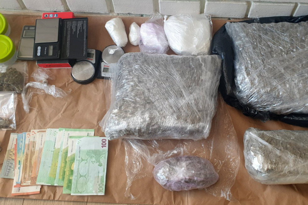 Pronađeno 2 kilograma narkotika: Policija uhapsila dilera u Novom Sadu