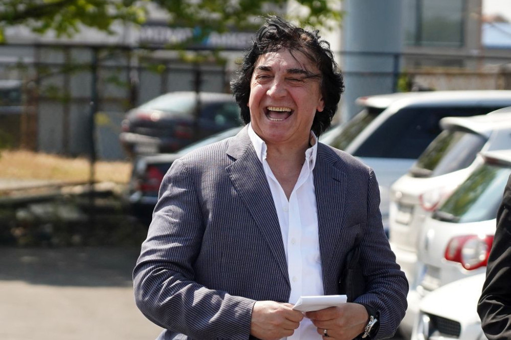 "Kosa i obrve su mi potpuno beli!" Kralj veselja priznao da se farba već 30 godina