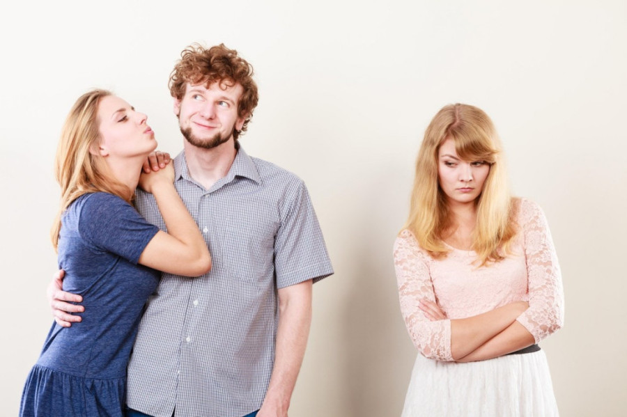 Da li se baš svaki muškarac okreće za drugom ženom?