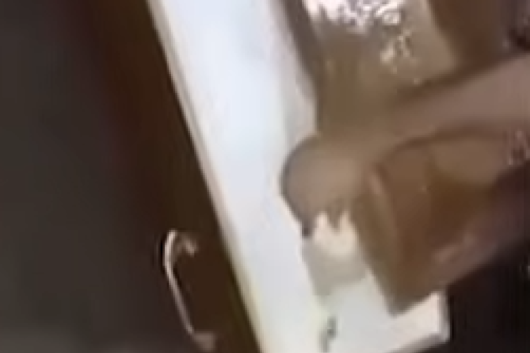 Žena greškom živa sahranjena: Meštani čuli vriske i udarce iz grobnice, nakon 11 dana izašla iz sanduka - onda se desio obrt (VIDEO)