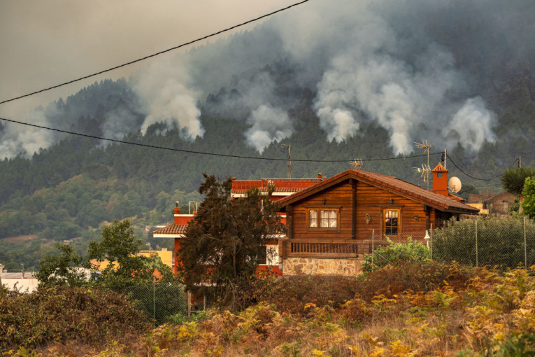 Nastavlja se evakuacija na ostrvu Tenerife: Vatra guta šume, sve bliže naseljima (FOTO)