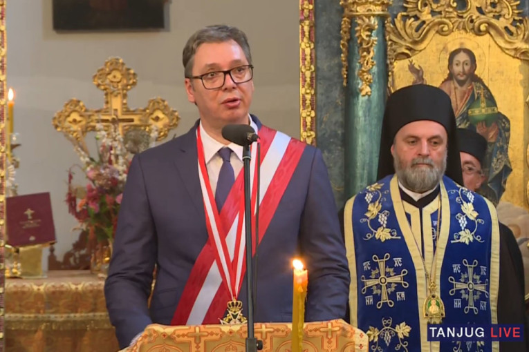 Predsedniku Vučiću uručen orden Eparhije budimske u Mađarskoj: Ulagaćemo i dalje u svetinje, nadam se da ću opravdati priznanje (FOTO/VIDEO)