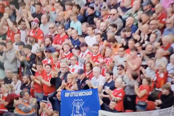 Otkud zastava Evertona na Enfildu? Magični trenutak ujedinjenja oko velike liverpulske tragedije i ekspresna nagrada za ljudskost! (VIDEO)