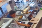 Mladić opljačkao pekaru u Zemunu: Iskoristio priliku dok nije bilo radnika i pokupio pazar iz kase (VIDEO)