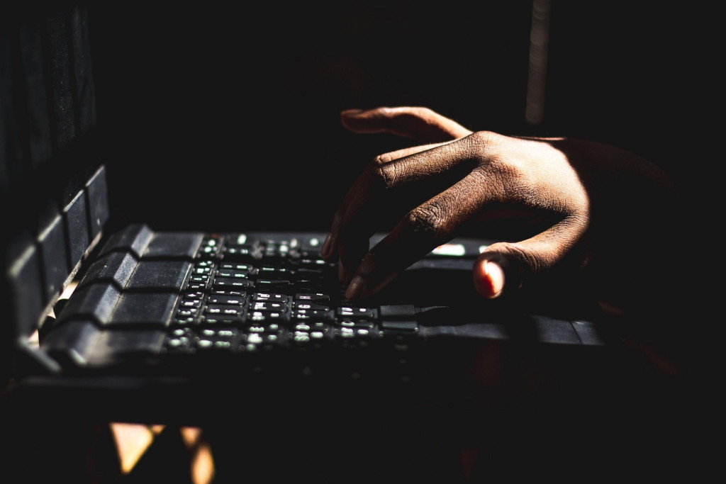 Mračna strana interneta: Šta je zapravo dark-veb, da li je tamo sve baš tako crno i zašto se o njemu sve češće priča?