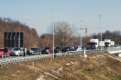 Saobraćajni haos na granici sa Crnom Gorom, sve stoji: Na Dobrakovu formirana kilometarska kolona vozila u oba smera