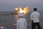 Kim u crno-beloj kombinaciji nadgledao testiranje krstareće rakete