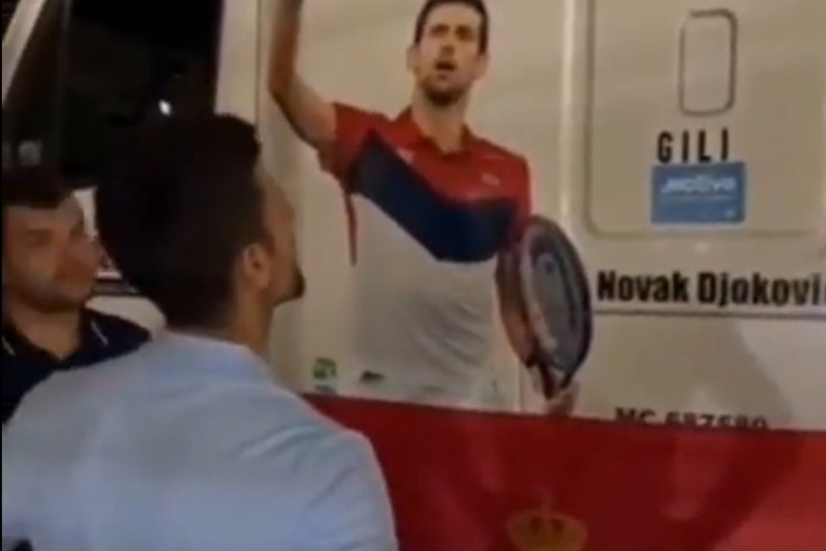 Nole oduševio srpske kamiondžije u Sinsinatiju: Fenomenalne scene! Đoković ispred kamiona sa svojim likom (VIDEO)