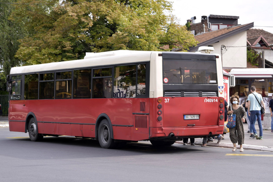 Užas u Zemunu: Autobus udario ženu na pešačkom prelazu (FOTO)