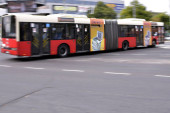 Prizor koji je iznenadio veliki broj građana, a najviše mališane! Da li je ovo najlepši autobus koji "krstari" Beogradom? (FOTO)