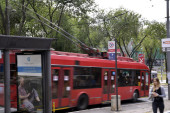 Trolejbus se zakucao u trafiku: Haos na Zvezdari (FOTO)
