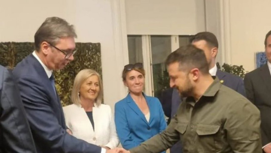 "Čeka nas vruća jesen, biće svega", predsednik Vučić iz Atine: Ne očekuje se  veća cena struje, nafta me brine