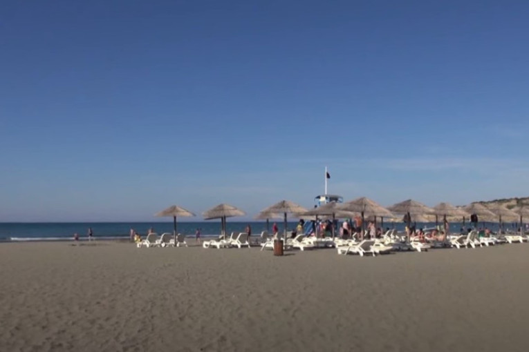 Drama na Velikoj plaži u Ulcinju: Spaseno dete (4), talasi ga odvukli tri kilometra od obale