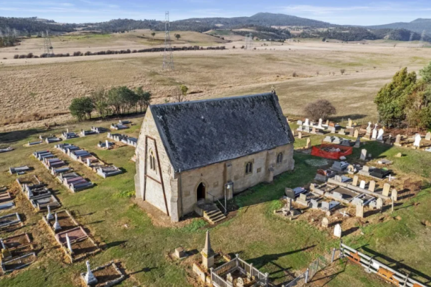 Ma, ko ovo kupuje? Neverovatan hit na tržištu nekretnina: Crkve na groblju renoviraju u kuće za život