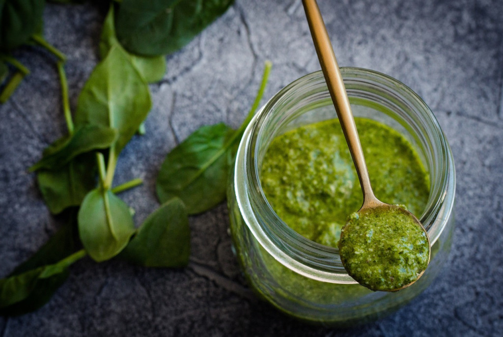 Recept dana: Pečurke punjene mocarelom i pesto sosom, lagani obrok gotov za pola sata