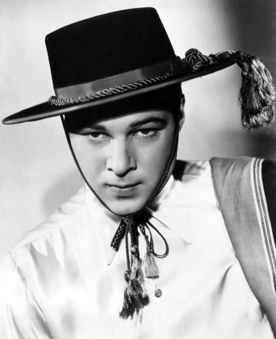 Tri žene su na dan njegove smrti izvršile samoubistvo: Kobna privlačnost Rudolfa Valentina (FOTO)