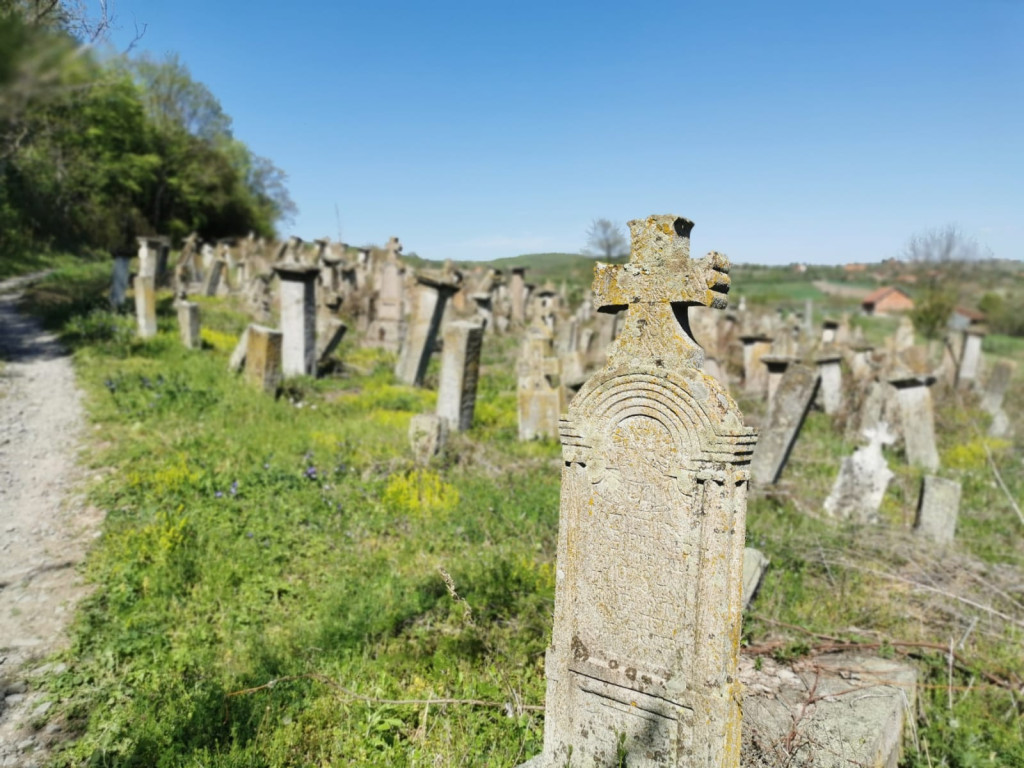 Evo kako izgleda groblje na kom su snimane jezive scene iz serije "Crna svadba" (FOTO)