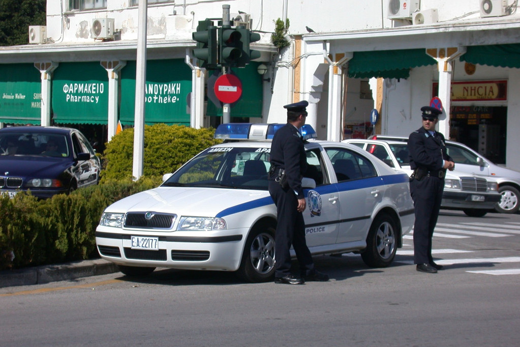 Racije u 50 objekata, 1.200 policajaca, psi i oklopna vozila! Policija razbija "Anđele pakla" (FOTO)