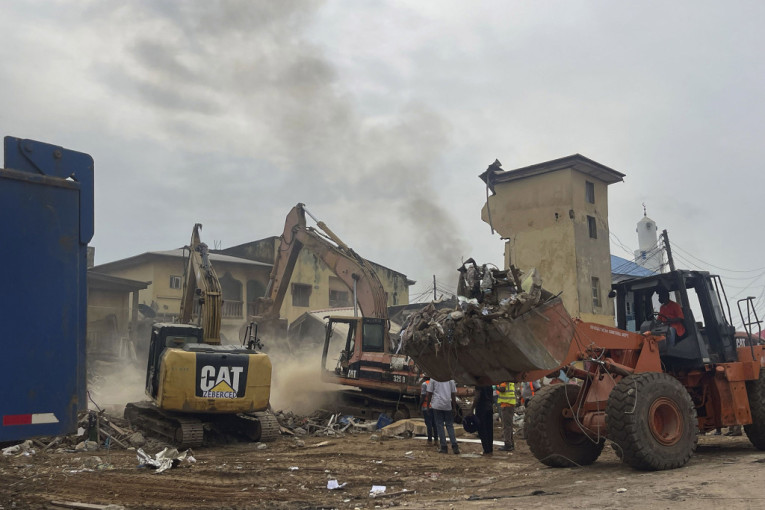 Tragedija u Nigeriji: Srušila se zgrada u Abudži - poginule najmanje dve osobe, desetine ljudi ostale zatrpane pod ruševinama!