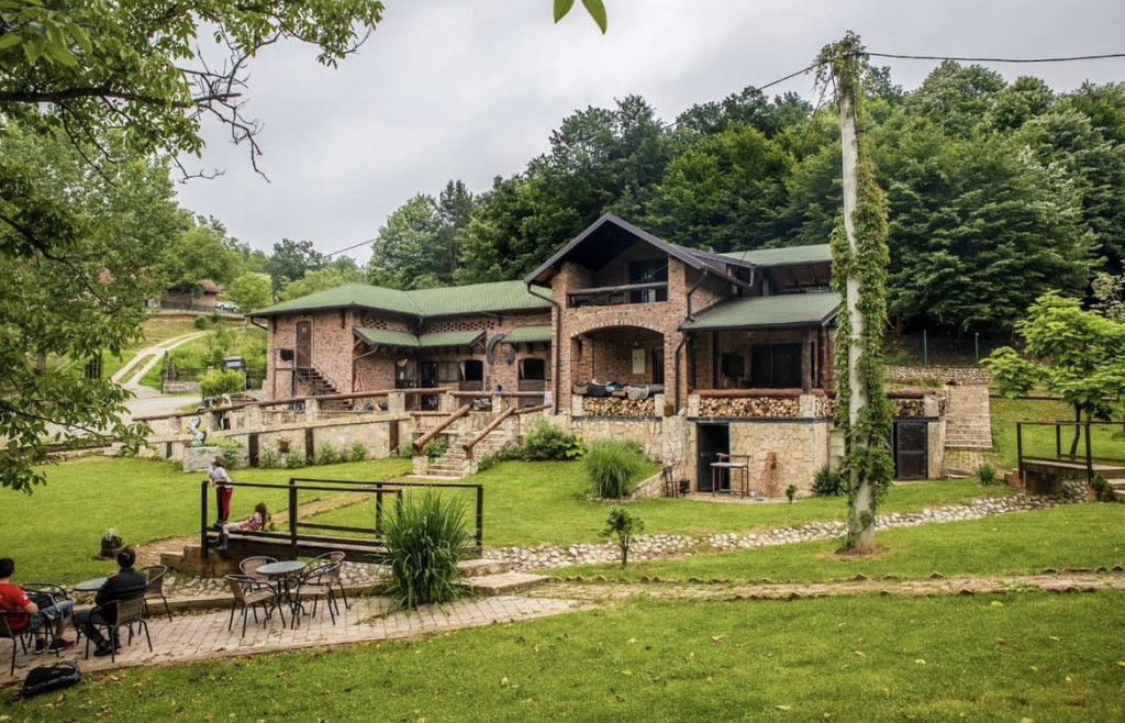 Ljubičin život je kao bajka: Jedino je u životu želela da ima konja! A kada ga je dobila, zbog njega je upoznala princa sa 40 konja! (FOTO)