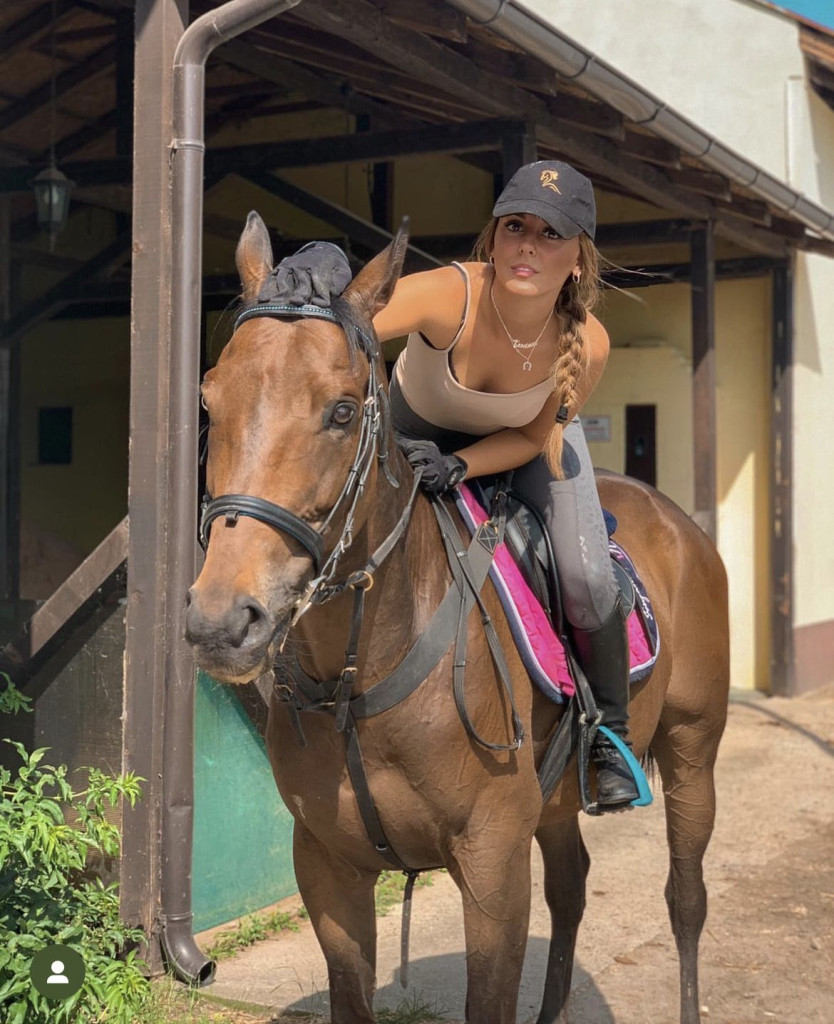 Ljubičin život je kao bajka: Jedino je u životu želela da ima konja! A kada ga je dobila, zbog njega je upoznala princa sa 40 konja! (FOTO)