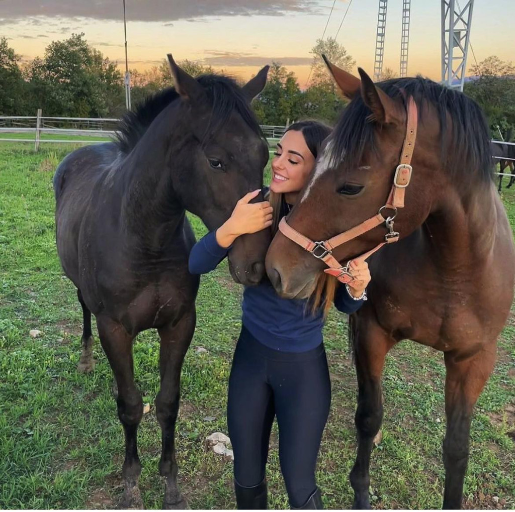 Ljubičin život je kao bajka: Jedino je u životu želela da ima konja! A kada ga je dobila, zbog njega je upoznala princa sa 40 konja! (FOTO)