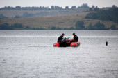 Drama na jezeru kod Čačka: U toku spasavanje sedam osoba, od kojih je dvoje dece!