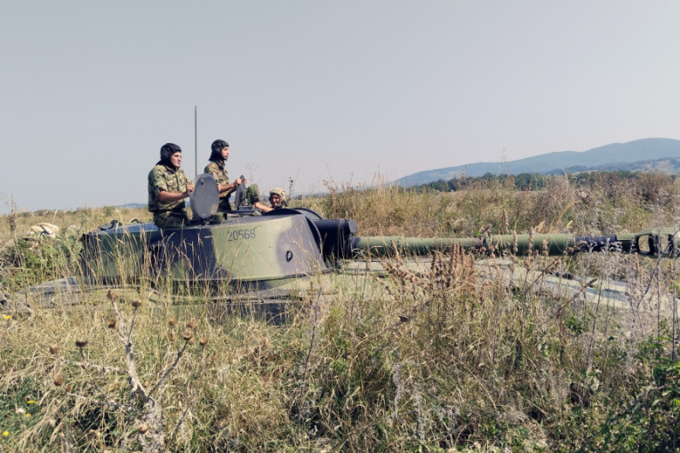 Ovako izgleda obuka vojnika u terenskim uslovima na poligonu "Pasuljanske livade" (FOTO)