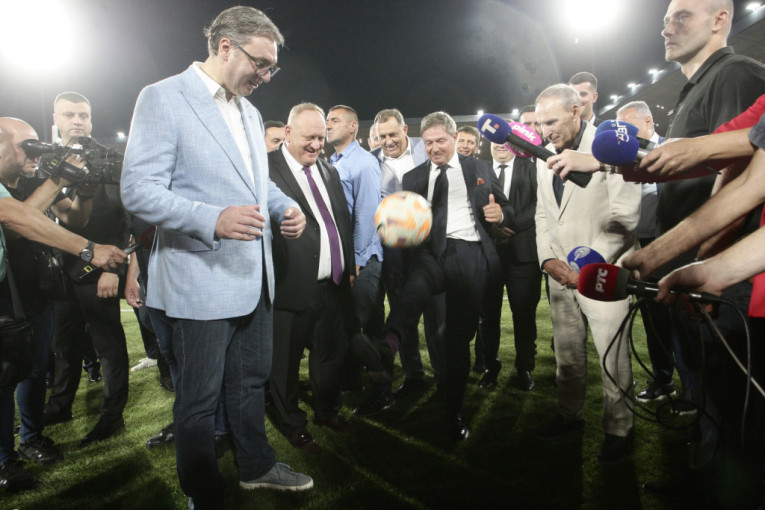 I Piksi i Džajić, uz Vučića bili na velelepnom stadionu u Leskovcu! (FOTO)