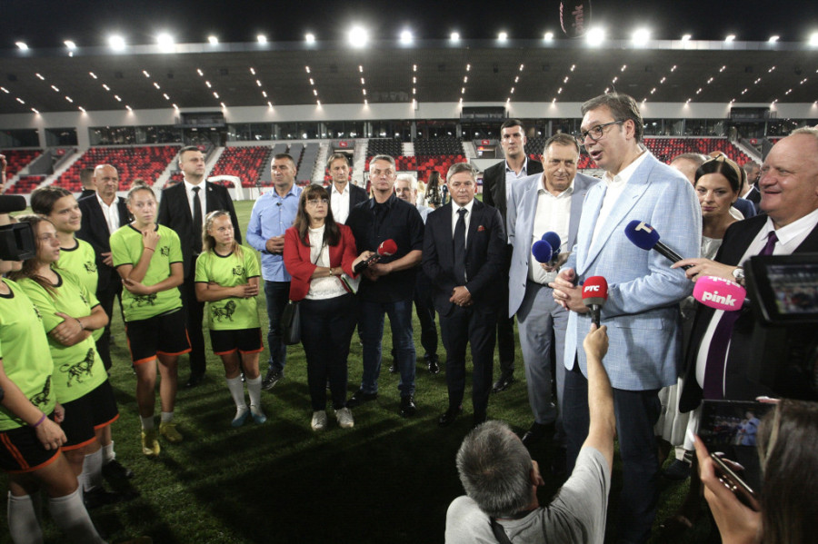 I Piksi i Džajić, uz Vučića bili na velelepnom stadionu u Leskovcu! (FOTO)