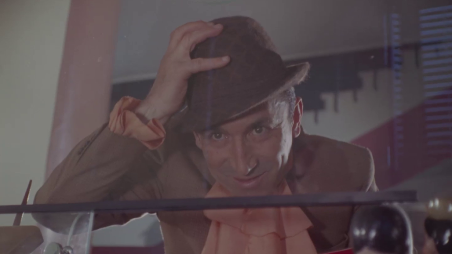 Mija Aleksić kao prodavac koji mašta o filmskoj divi: Kultni film "Pusti snovi" u letnjem bioskopu Kinoteke (FOTO)