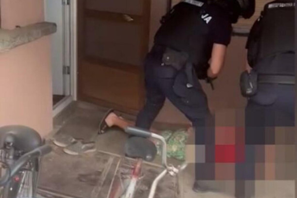 Pogledajte akciju hapšenja zbog dvostrukog ubistva u Futogu: Specijalci sa dugim cevima uhvatili pucače u gaćama (FOTO/VIDEO)