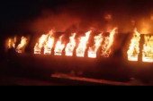 Indija u suzama: Devet osoba stradalo u požaru na železničkoj stanici, vagon goreo dva sata (VIDEO)