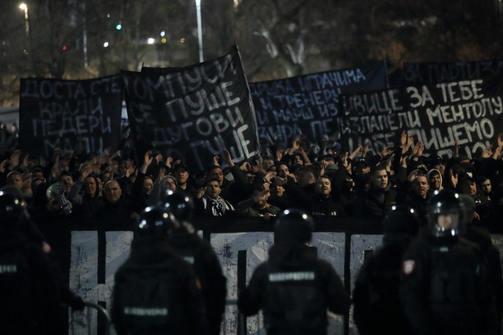 "Grobari" blokiraju grad, hoće da oteraju upravu Partizana po svaku cenu - Najavljena protestna šetnja